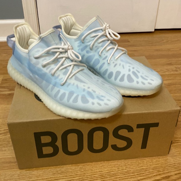 NIB Yeezy Boost 350 V2  Men’s Size 12 - Picture 1 of 6